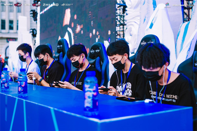 安帅钦点 皇马22岁后卫挑大梁：欧冠首发对抗2大巨星