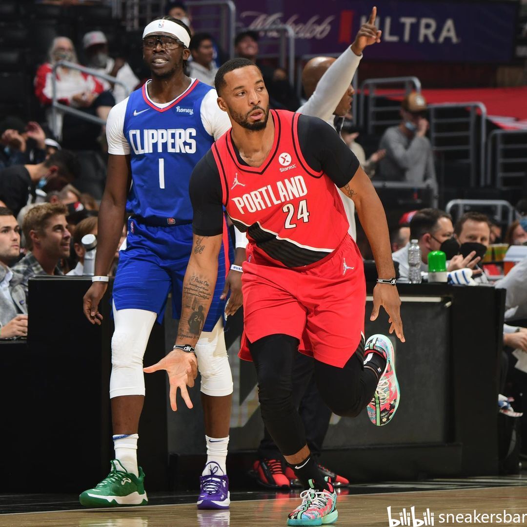 由于央视新 由于央视新